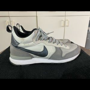 Men's Nike Internationalist Mid Gray